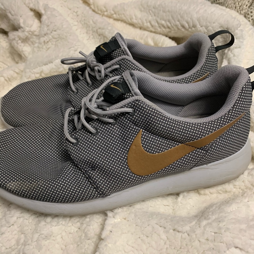 Nike tennis shoes